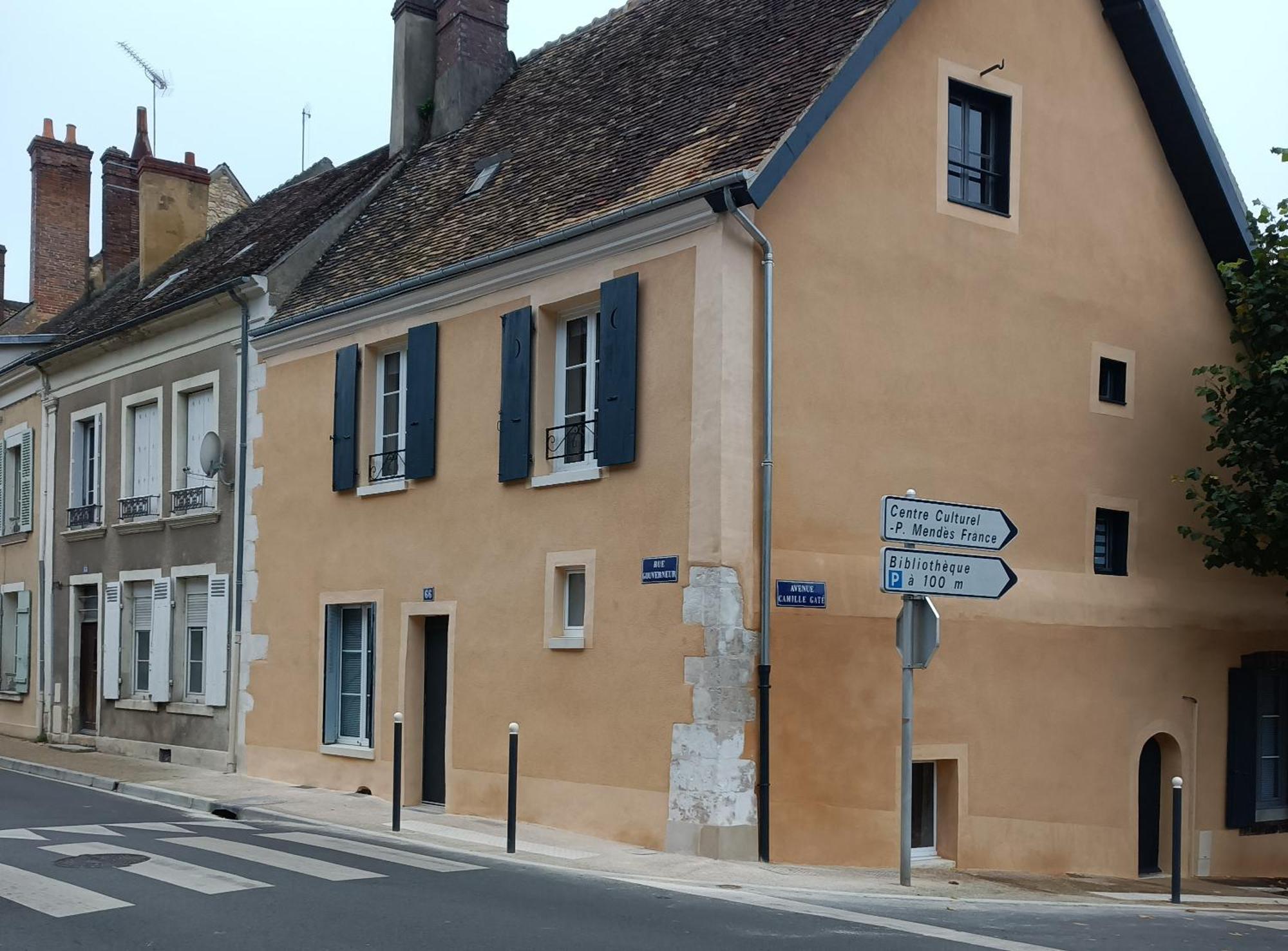 Au 66 Maison Centre Ville-Parking Gratuit Et Wifi Nogent-le-Rotrou Exterior photo